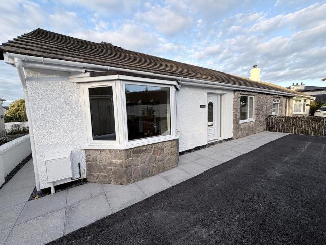 Bungalow for rent in Porth Amlwch, Amlwch