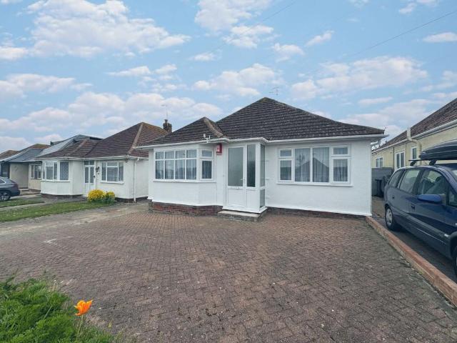 Bungalow for rent in Acol, Kent