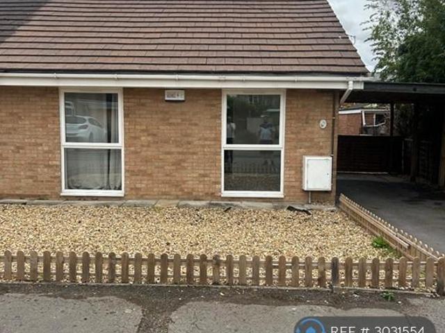 Bungalow for rent in Rowanfield, Golden Valley