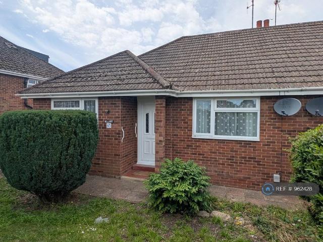 Bungalow for rent in Rodbourne, Swindon