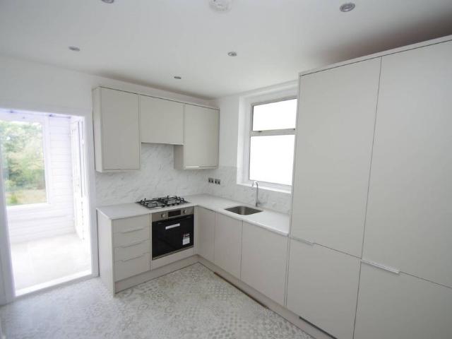 Bungalow for rent in Pinner, London Borough of Harrow