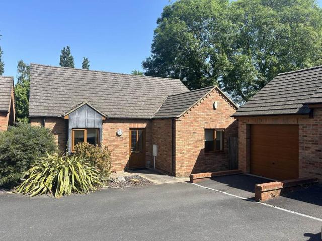 Bungalow for rent in Brackmills, Hardingstone