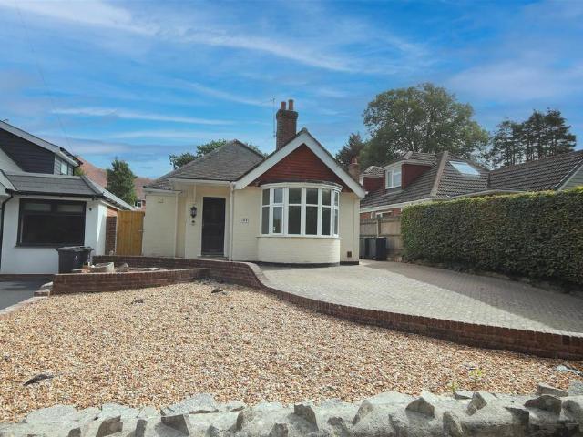 Bungalow for rent in Friars Cliff, Christchurch