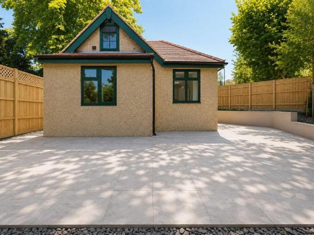 Bungalow for rent in Mapesbury, Greater London