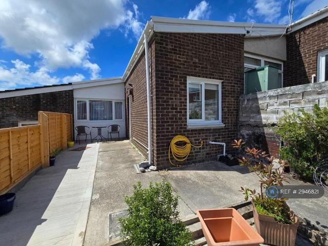 Bungalow for rent in Dyffryn Clydach, Neath Abbey