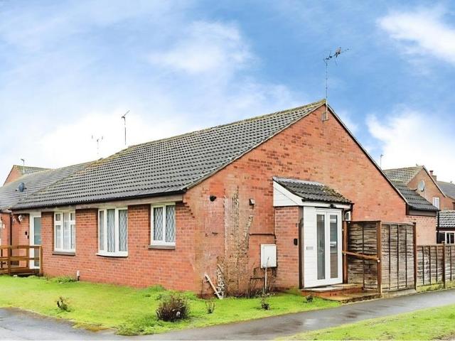 Bungalow for rent in Peachcroft, Dromore
