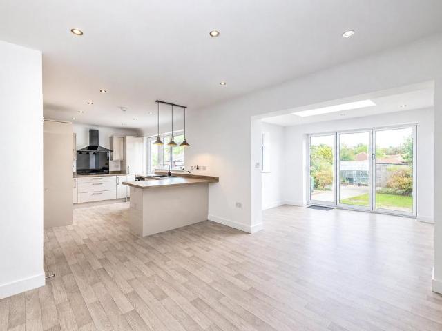 Bungalow for rent in Watford Rural, Batchworth