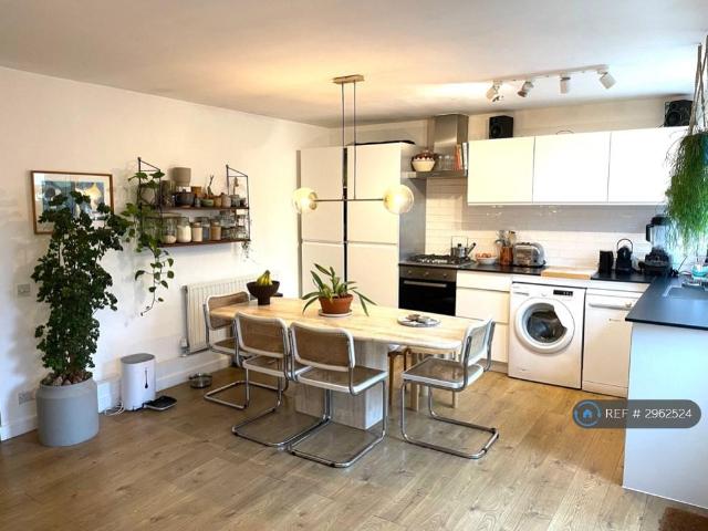 Bungalow for rent in Old Ford, Bow