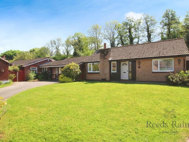 Bungalow for rent in Walton Park, Firbank