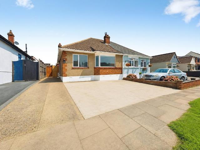 Bungalow for rent in Alton Barnes, Essex