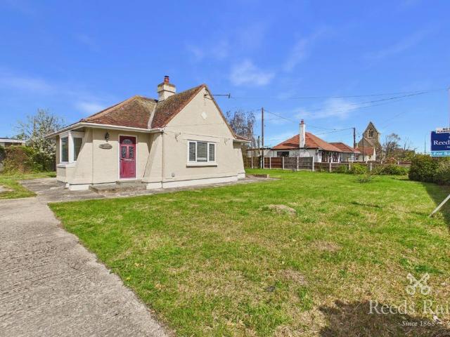 Bungalow for rent in Towyn, Wales