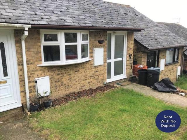 Bungalow for rent in East Cliff, Acol