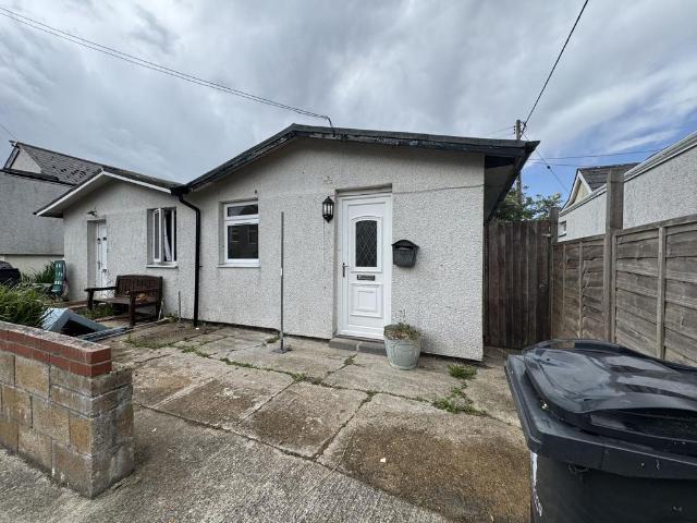 Bungalow for rent in Dale Hill, Essex