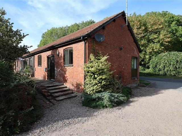Bungalow for rent in Shucknall, Dormington