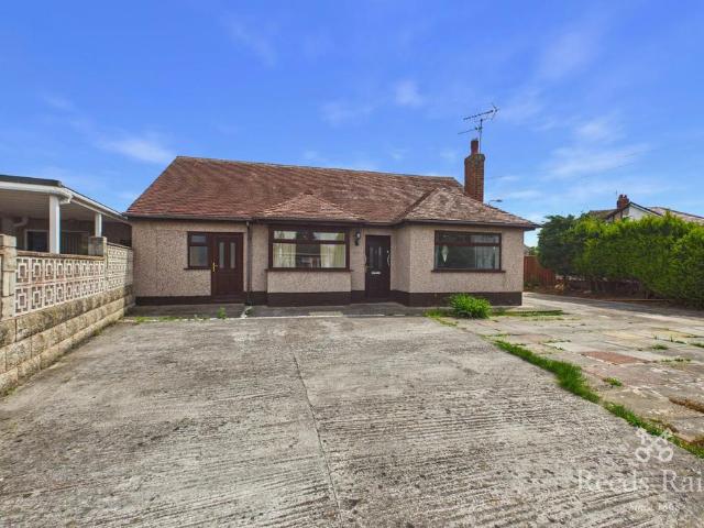 Bungalow for rent in Rhyl, Wales