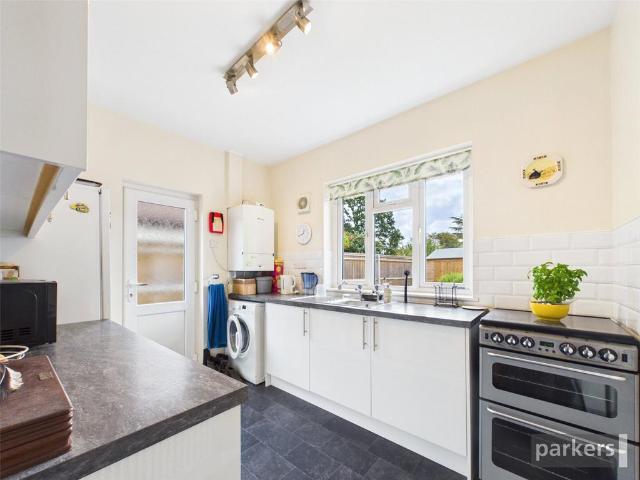 Bungalow for rent in Woodley