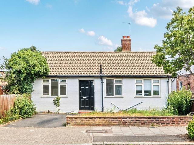 Bungalow for rent in Elmers End, Greater London