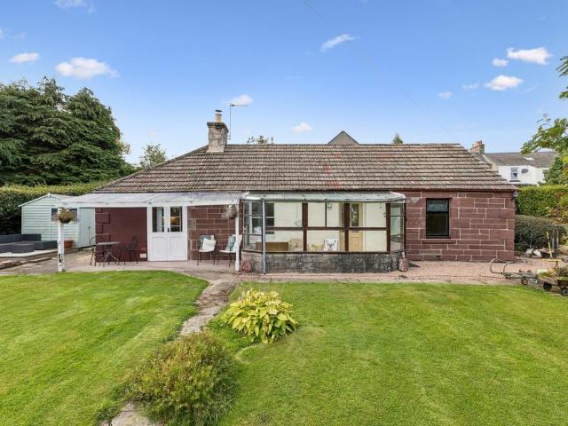 Bungalow for rent in Burrelton, Scotland