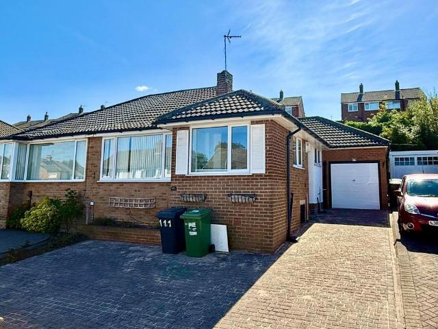 Bungalow for rent in Cookridge, West Yorkshire