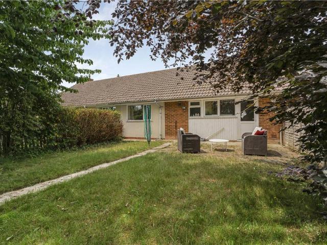 Bungalow for rent in The Slade, Oxfordshire