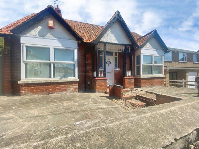 Bungalow for rent in East Cliff, Acol