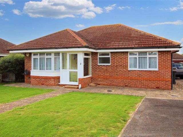 Bungalow for rent in Polegate, Cross In Hand