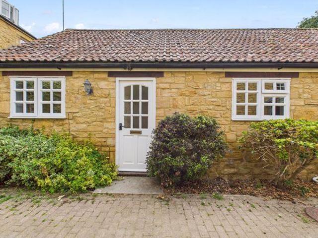 Bungalow for rent in Moor, South Petherton