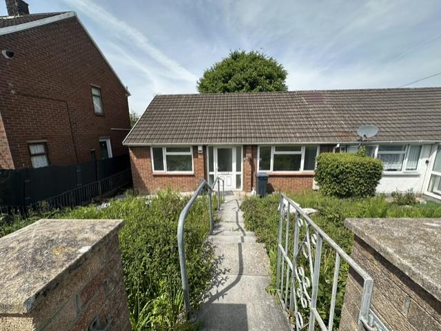 Bungalow for rent in Cimla, Neath