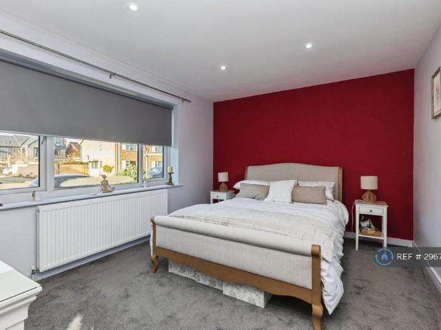 Bungalow for rent in Golden Valley, Gloucestershire