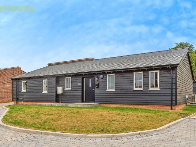 Bungalow for rent in Duton Hill, Essex