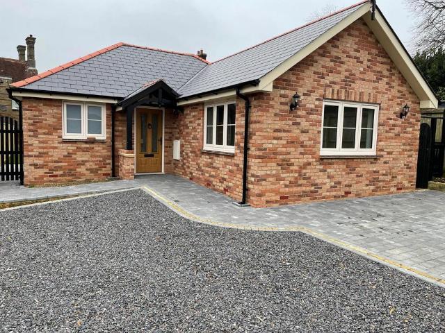 Bungalow for rent in Pan Meadows, Shide