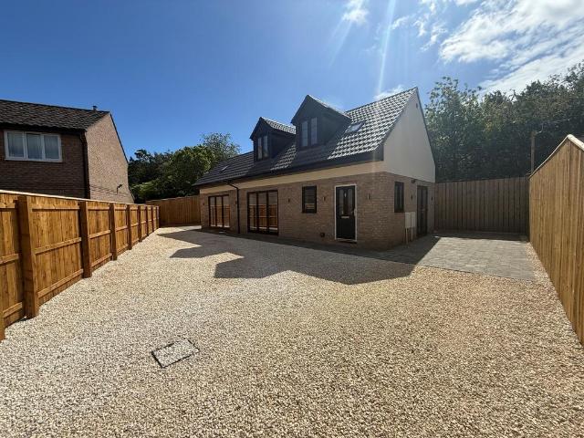 Bungalow for rent in Forest Hall, North Tyneside