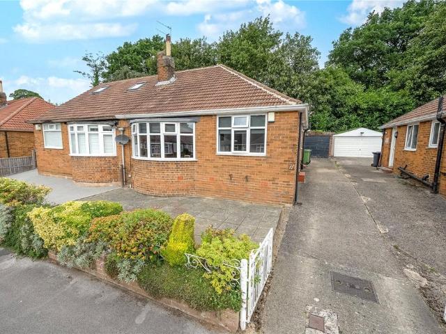 Bungalow for rent in Moortown, West Yorkshire