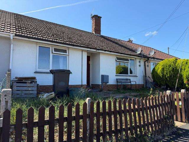 Bungalow for rent in Easton-in-gordano, North Somerset