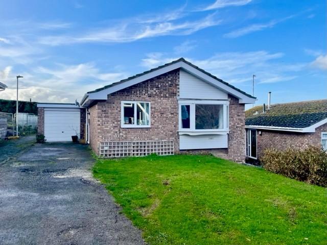 Bungalow for rent in Mochdre, Wales