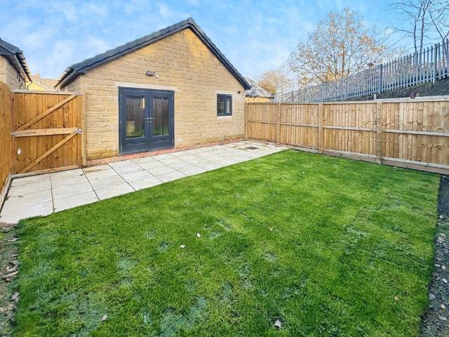 Bungalow for rent in Netherton, West Yorkshire