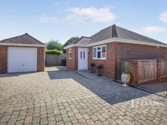 Bungalow for rent in North End, Perryfields