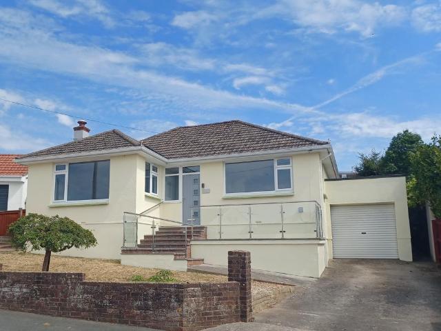 Bungalow for rent in Preston, Livermead