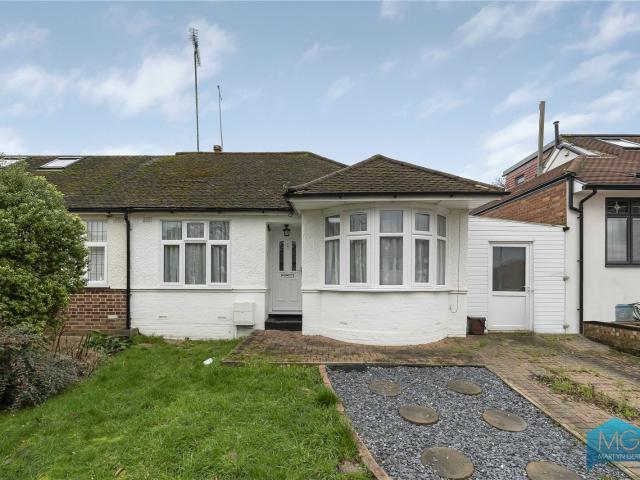 Apartment for rent in Brunswick Park, Greater London