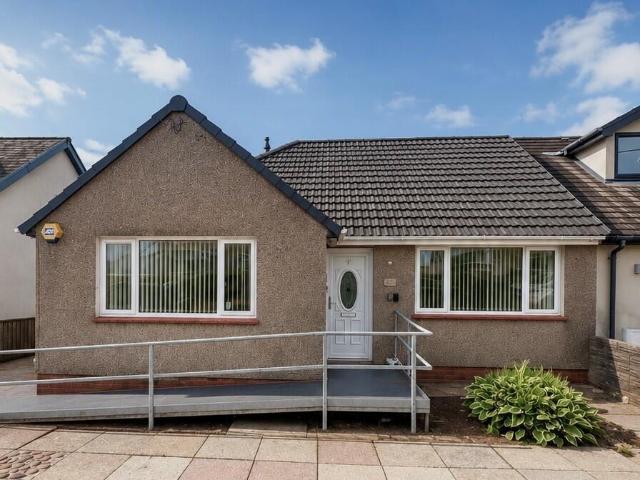 Bungalow for rent in Llantrisant, Beddau