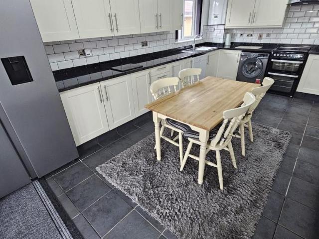 Bungalow for rent in Darfield, Darfield
