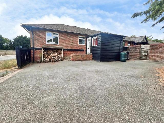 Bungalow for rent in Berrick Salome, Oxfordshire
