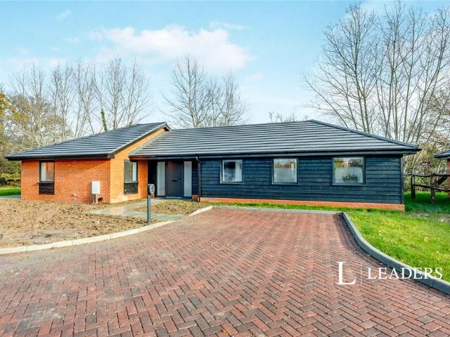 Bungalow for rent in Pachesham Park, Isle Of Man