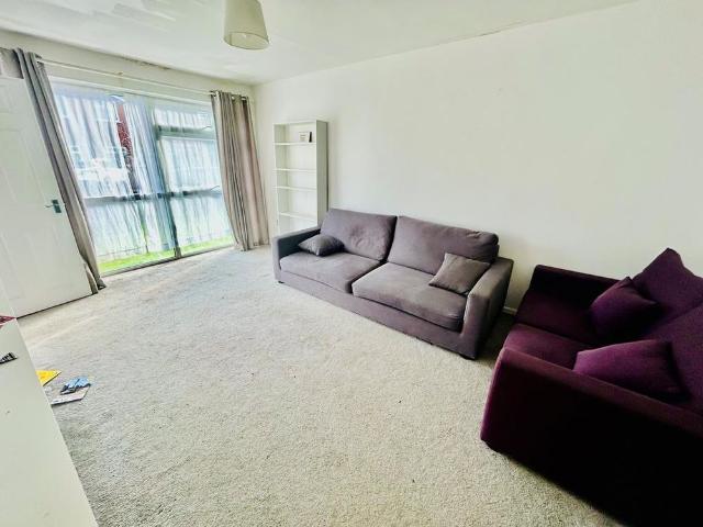 House for rent in Cliff Hill, Green Close