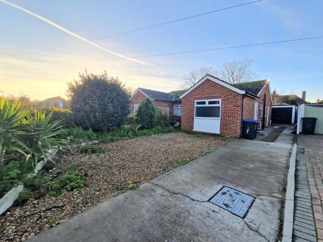 Bungalow for rent in West Dumpton, Acol