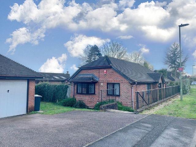Bungalow for rent in Kings Worthy, Hampshire