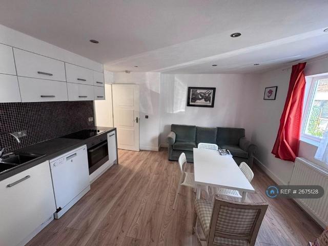 Bungalow for rent in London Borough of Lewisham, Greater London