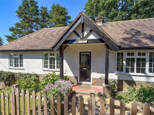 Bungalow for rent in Cross In Hand, East Sussex