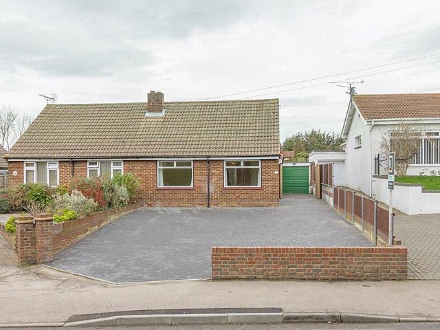 Bungalow for rent in Oad Street, Kent