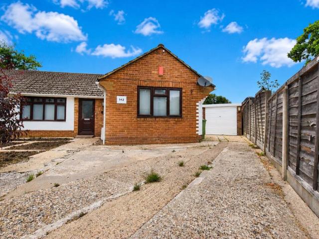 Bungalow for rent in Farnborough, Hampshire